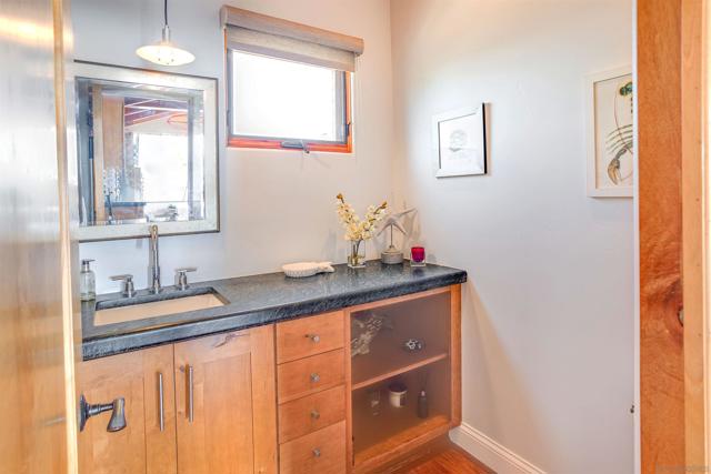 1464 Summit Ave, Cardiff by the Sea CA: https://media.crmls.org/mediaz/ecd5c6e6-9d87-4846-82c4-fc8888080c40.jpg
