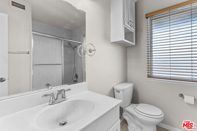 186 Southampton Way, Placentia CA: https://media.crmls.org/mediaz/ecd5fddc-7d66-4eea-9ac1-d1221602b9f7.jpg
