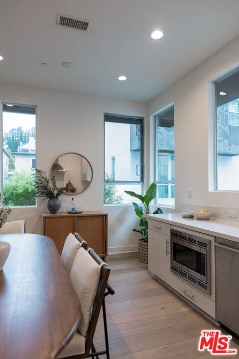 2210 Tom Mix Road, Los Angeles CA: https://media.crmls.org/mediaz/ecd62265-d4bc-4266-889b-1fcf72fe148e.jpg