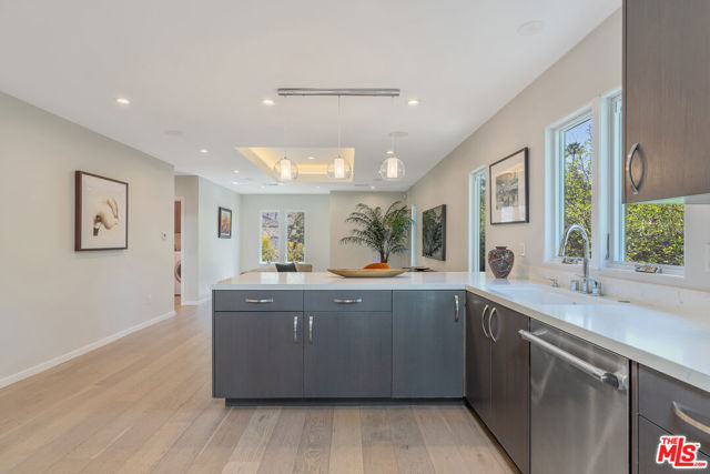 2829 Westbrook Avenue, Los Angeles CA: https://media.crmls.org/mediaz/ecd6bc05-e353-43aa-a6af-17b856b4aa3d.jpg