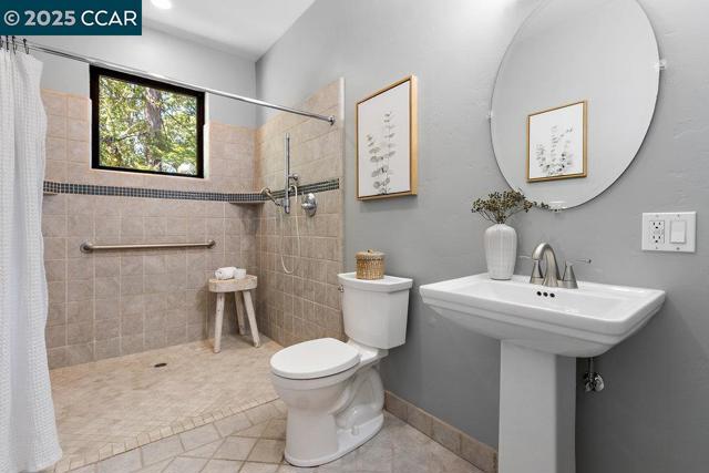 39 El Toyonal, Orinda CA: https://media.crmls.org/mediaz/ecd70e35-142d-4d21-bde4-aab858933c00.jpg