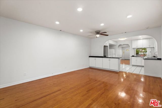 2126 Selby Avenue, Los Angeles CA: https://media.crmls.org/mediaz/ecd726d9-74ee-40e0-8f15-279df523fefb.jpg