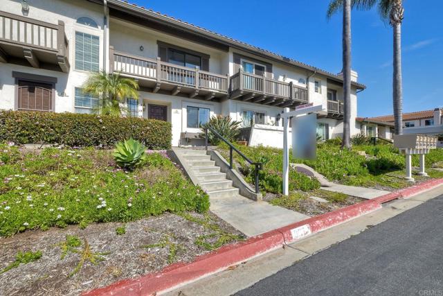 Detail Gallery Image 4 of 29 For 907 Hickory Ct, Carlsbad,  CA 92009 - 2 Beds | 3/1 Baths