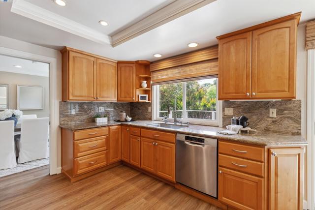 2632 Campeche Ct, San Ramon CA: https://media.crmls.org/mediaz/ecd79873-a019-4e4e-b486-f7cecc81b01a.jpg