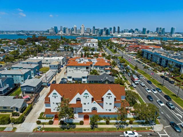 374 Orange Avenue, Coronado CA: https://media.crmls.org/mediaz/ecd833a3-b03e-415e-a653-41840abb2e4d.jpg