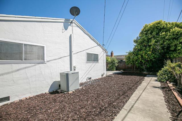 5033 Blacksand Road, Fremont CA: https://media.crmls.org/mediaz/ecd8b5c8-ad9e-45b2-8fba-564e6bfb3903.jpg