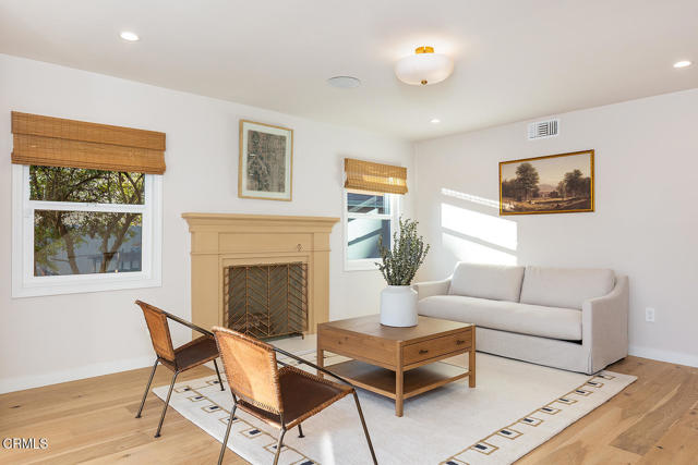 Detail Gallery Image 4 of 40 For 987 Bell St, Pasadena,  CA 91104 - 4 Beds | 5 Baths