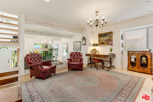1810 Palisades Drive photo 8