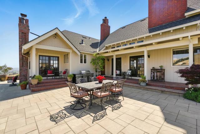 2525 Bridle Path Drive, Gilroy CA: https://media.crmls.org/mediaz/ecda9647-3c38-4f5a-9e98-90a6609fd25d.jpg