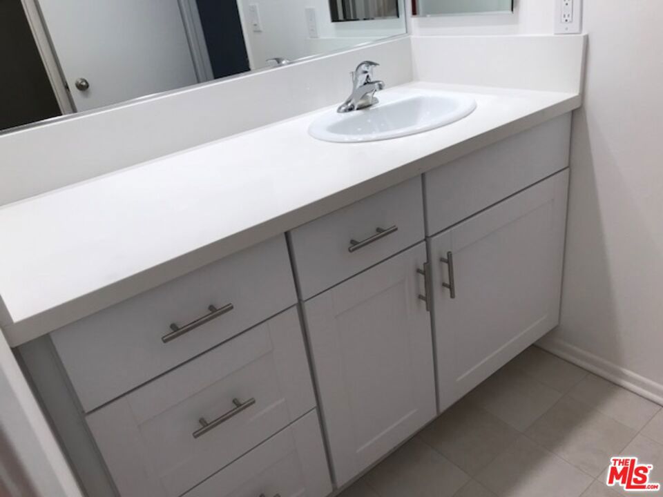 https://media.crmls.org/mediaz/ecdaafb7-a5d8-4951-bec7-b5156bc8c30d.jpg?preset=X-Large