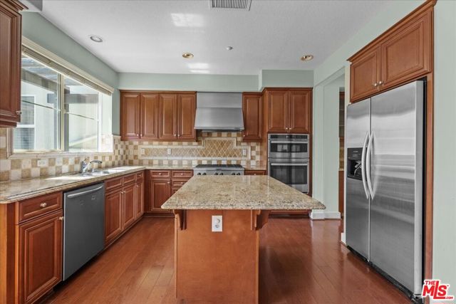 6010 Celedon, Playa Vista CA: https://media.crmls.org/mediaz/ecdabf2b-dd78-4b24-9a31-3941ad6f5980.jpg