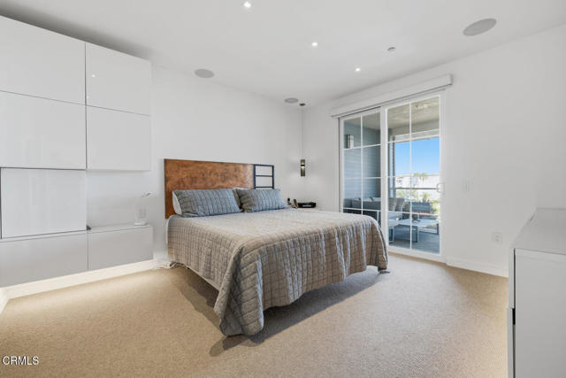 1572 Seabridge Lane, Oxnard CA: https://media.crmls.org/mediaz/ecdad156-6c2e-4a7f-996b-475bdac637ec.jpg