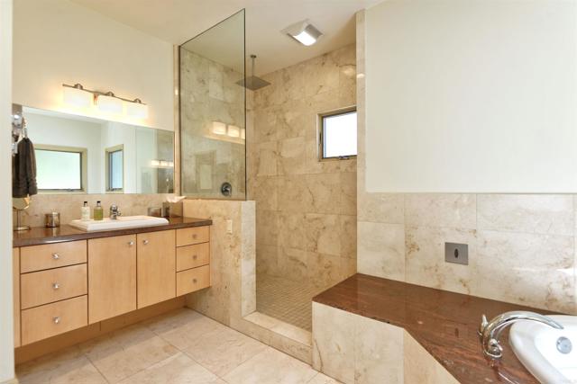 Detail Gallery Image 9 of 22 For 5787 Bellevue Ave, La Jolla,  CA 92037 - 4 Beds | 4/1 Baths