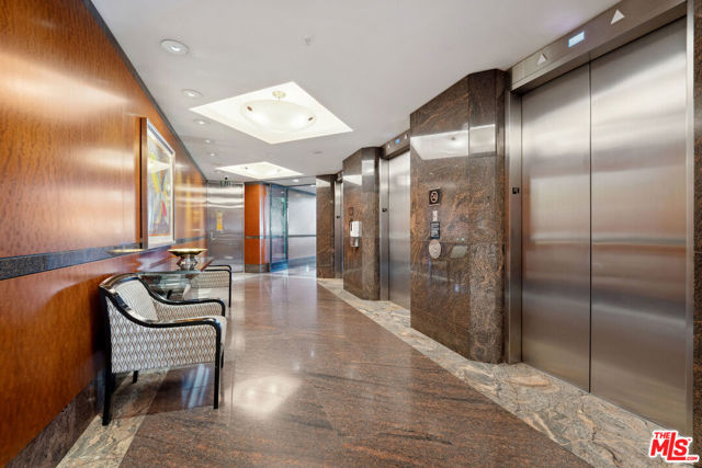 10490 Wilshire Boulevard, Los Angeles CA: https://media.crmls.org/mediaz/ecdbdacd-c9f5-4320-b5c1-6c0a926d331f.jpg