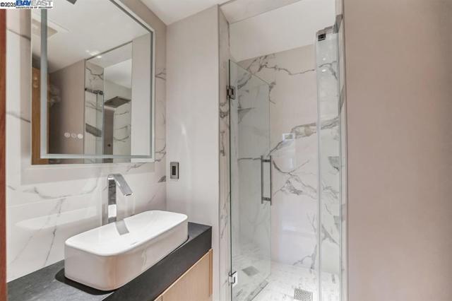 1208 Stanyan St, San Francisco CA: https://media.crmls.org/mediaz/ecdc1530-1a96-47f5-93ad-cd6660494e84.jpg