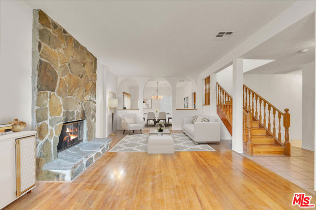 9322 Columbus Avenue photo 7