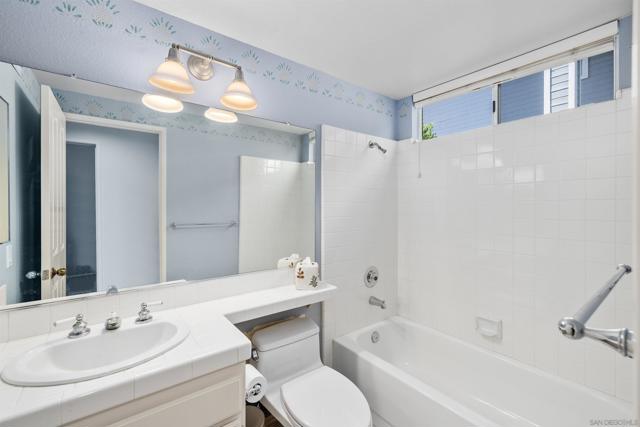11389 Via Playa De Cortes, San Diego CA: https://media.crmls.org/mediaz/ecdc9c20-7ef0-4236-b4bd-ae448e65b5de.jpg