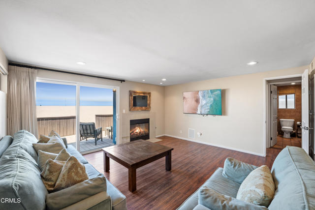 Detail Gallery Image 8 of 36 For 3371 Ocean Dr, Oxnard,  CA 93035 - 4 Beds | 3 Baths