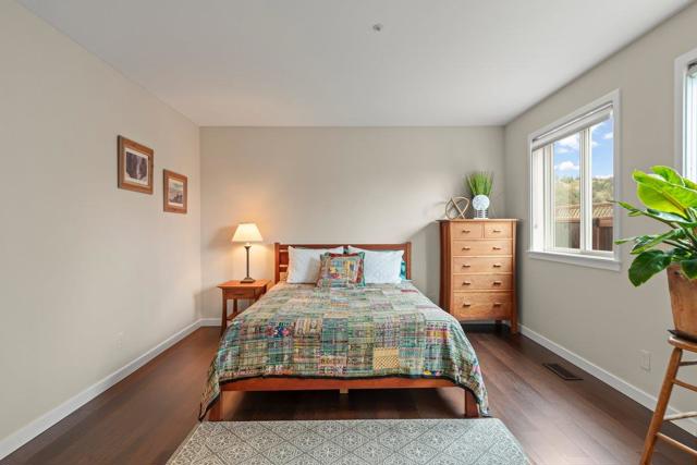 350 6th Avenue, Half Moon Bay CA: https://media.crmls.org/mediaz/ecdcc215-ec01-48a7-bdb9-0630ced066c1.jpg
