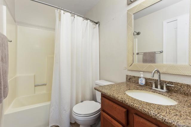 530 Calle Montecito, Oceanside CA: https://media.crmls.org/mediaz/ecdcc440-363d-4c3a-a5f7-99c33555d76c.jpg