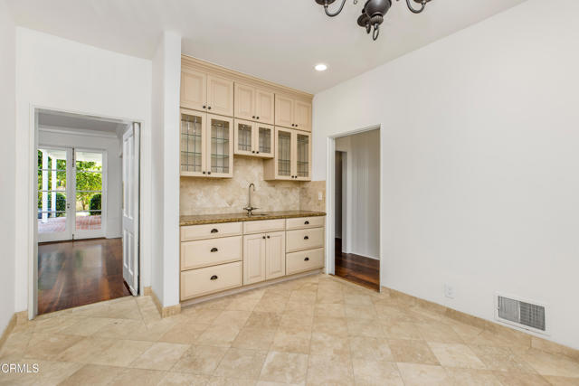 1184 Arden Road, Pasadena CA: https://media.crmls.org/mediaz/ecdcf6d8-be0c-42cb-8b4f-25357023dca1.jpg