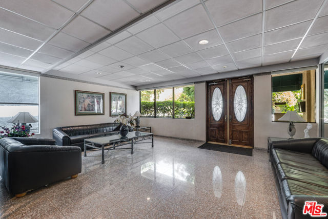 15150 Dickens Street, Sherman Oaks CA: https://media.crmls.org/mediaz/ecdd1813-84c3-4d76-872c-a803438852aa.jpg
