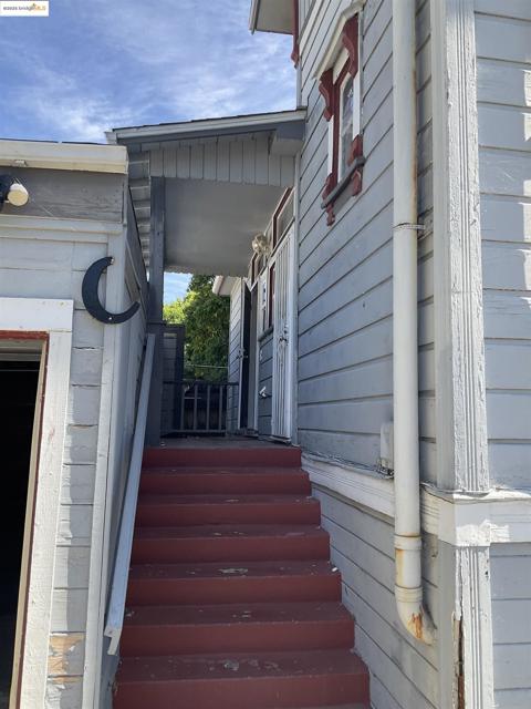 512 E St., Antioch CA: https://media.crmls.org/mediaz/ecdd467b-a161-4b52-bb05-09ba91a92d9d.jpg