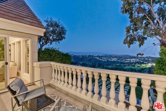 2322 Canyonback Road, Los Angeles CA: https://media.crmls.org/mediaz/ecdd883c-a766-41cb-a376-db1b500f4c86.jpg