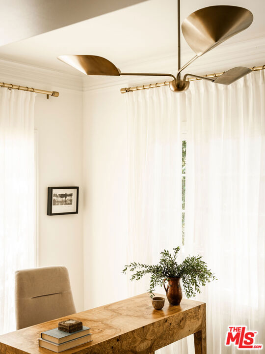 131 S Arden Boulevard, Los Angeles CA: https://media.crmls.org/mediaz/ecde164e-2ce3-41e5-85e4-c69a3d5e2679.jpg