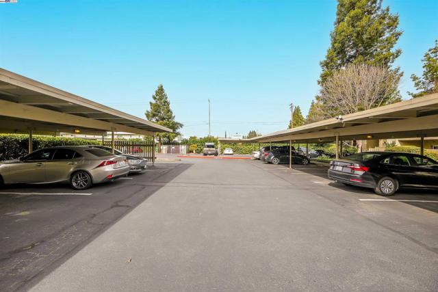 2562 Walnut Blvd, Walnut Creek CA: https://media.crmls.org/mediaz/ecde767c-a544-4f83-bc4e-33eede200763.jpg