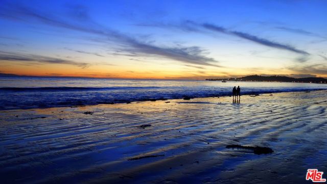 1312 Shoreline Drive, Santa Barbara CA: https://media.crmls.org/mediaz/ecde9fa5-3add-4976-8265-9f43534e00d4.jpg