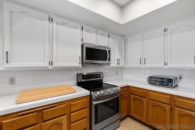 5865 FRIARS RD, San Diego CA: https://media.crmls.org/mediaz/ecdebe27-f1b6-424d-a1d0-e48bf035ad53.jpg
