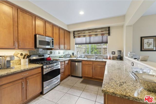 28703 Calle De La Paz Drive, Valencia CA: https://media.crmls.org/mediaz/ecdf196a-0145-4e10-8811-98f21c33b4f1.jpg