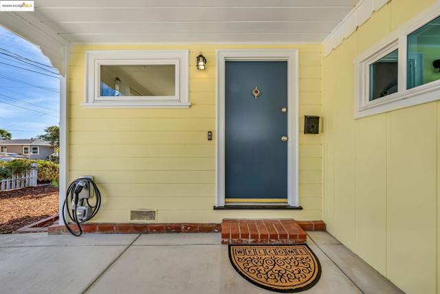 7231 Plank Ave, El Cerrito CA: https://media.crmls.org/mediaz/ecdf3fa6-eeb9-4402-8a69-6a95aa3f5f65.jpg