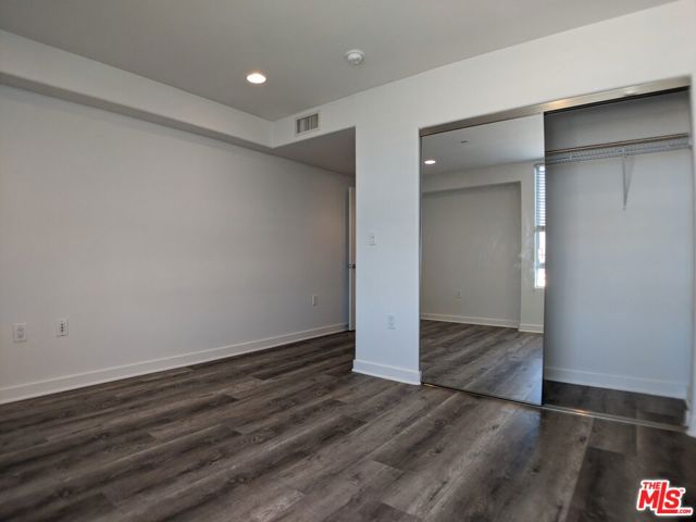 5143 White Oak Avenue, Encino CA: https://media.crmls.org/mediaz/ecdf67c6-08de-4c50-a2ea-b2aad6e75cbf.jpg