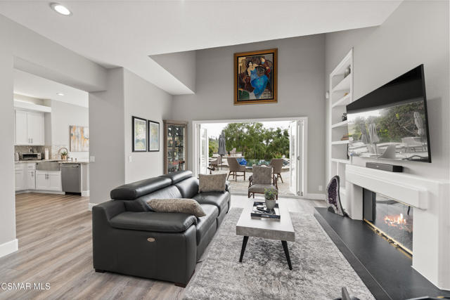 4646 Pine Valley Place, Westlake Village CA: https://media.crmls.org/mediaz/ecdf7b6d-1e55-4d86-a936-aa36d123425a.jpg