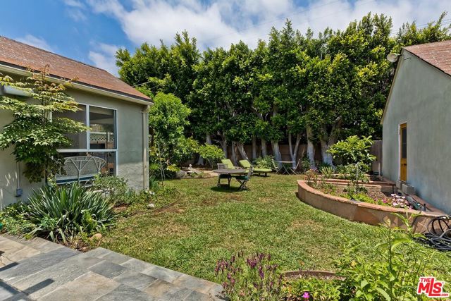 3238 Corinth Avenue, Los Angeles CA: https://media.crmls.org/mediaz/ecdf847c-1cc2-40ad-8b76-6053a9a531fe.jpg