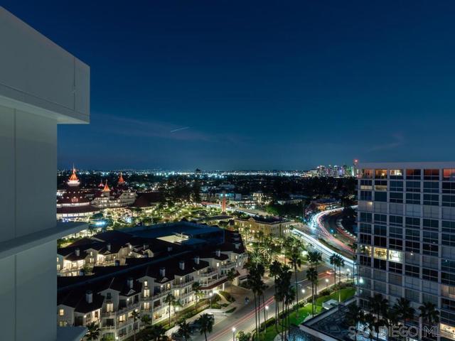 1720 Avenida del Mundo, Coronado CA: https://media.crmls.org/mediaz/ecdf9c30-b377-4b78-884c-31248c0e6118.jpg