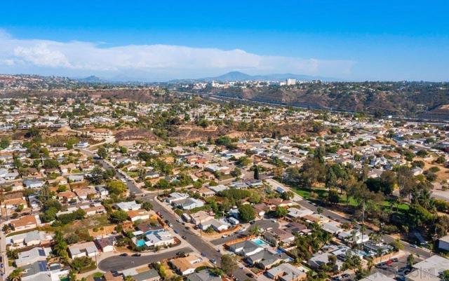 4537 Rainier, San Diego CA: https://media.crmls.org/mediaz/ecdf9e27-b54c-4ff2-9730-80d67ad49422.jpg