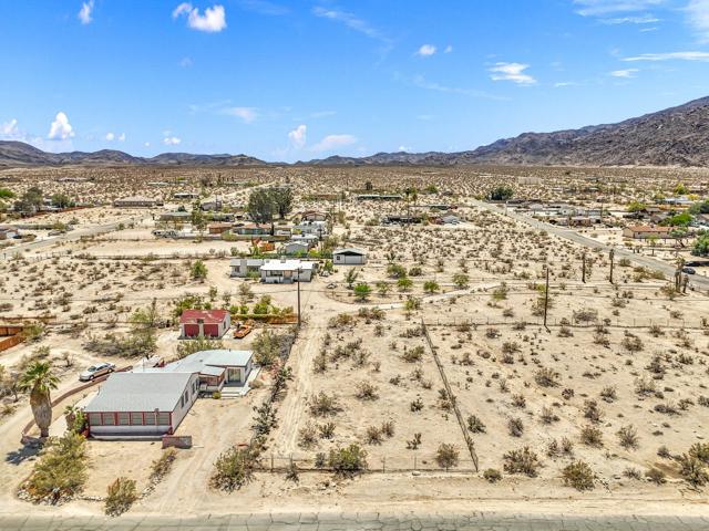 7648 Araby Avenue, 29 Palms CA: https://media.crmls.org/mediaz/ece0247d-95e2-407e-8d39-50c367b7c049.jpg