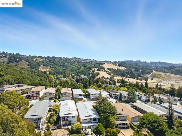 4336 Rilea Way, Oakland CA: https://media.crmls.org/mediaz/ece08f6f-fad8-4dce-a473-62671b74f0bb.jpg