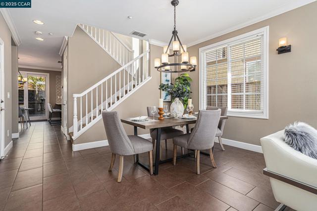 Image 7 of 50 For 203 Seacliff Way