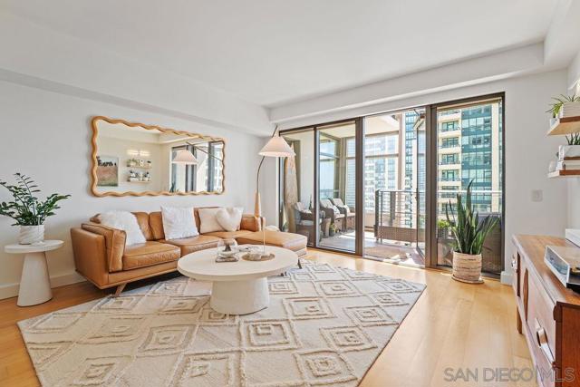 645 Front, San Diego CA: https://media.crmls.org/mediaz/ece13e05-d989-408e-b0f5-ca0c1fcb06d3.jpg