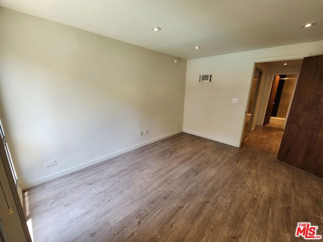 1440 Veteran Avenue, Los Angeles CA: https://media.crmls.org/mediaz/ece1535f-72b7-4fa8-8071-43eff757b29a.jpg