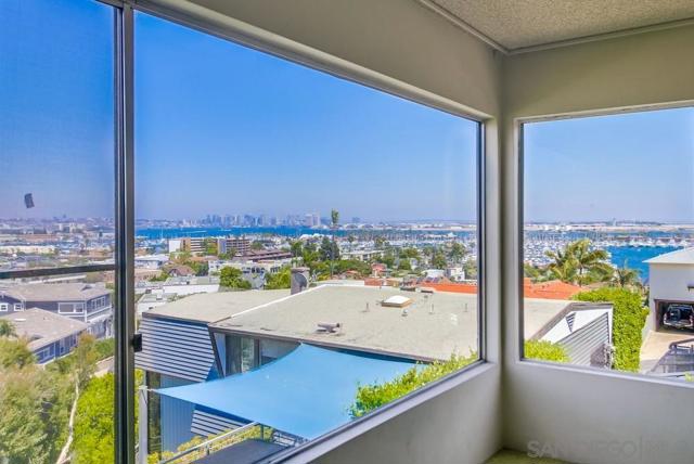 954 Harbor View Dr, San Diego CA: https://media.crmls.org/mediaz/ece1748d-479b-4844-8683-73a96e347082.jpg