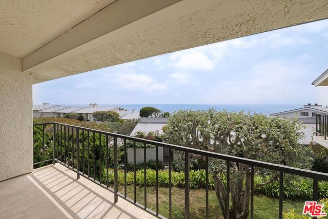 6789 Shearwater Lane, Malibu CA: https://media.crmls.org/mediaz/ece17c94-67e6-4053-be24-a11bad665bf1.jpg