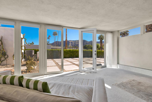 246 E Avenida Granada, Palm Springs, CA 92264