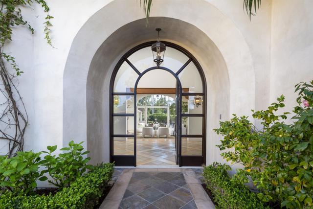 Detail Gallery Image 8 of 34 For 6725 Calle Ponte Belle, Rancho Santa Fe,  CA 92091 - 5 Beds | 5/1 Baths