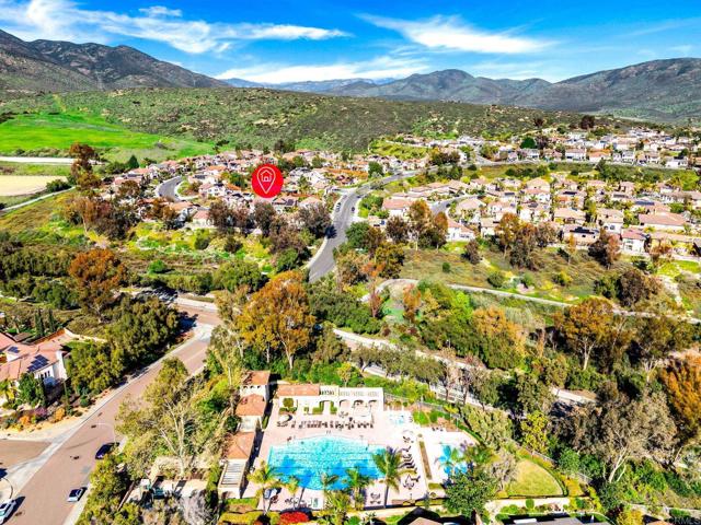 2710 Valleycreek Drive, Chula Vista CA: https://media.crmls.org/mediaz/ece225e4-e9db-422c-9052-3188ce81c71f.jpg