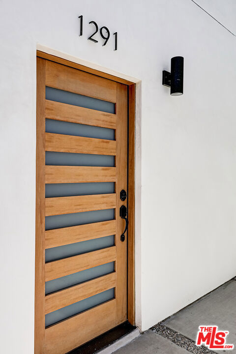 1291 Sycamore, Los Angeles CA: https://media.crmls.org/mediaz/ece24dd6-b6f8-460a-81a3-e5bc1df246a5.jpg